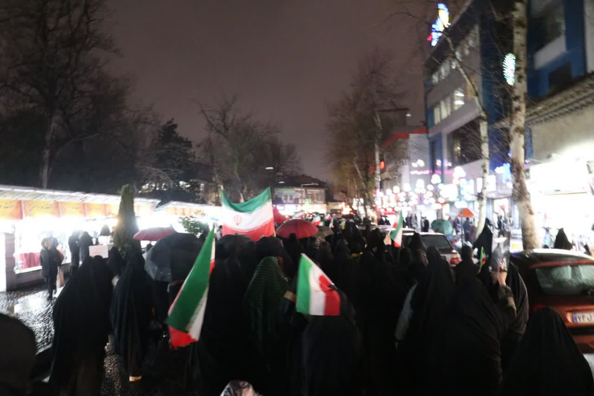 حضور پرشور و عاشقانه مردم قدرشناس شهر رشت در میدان شهدای ذهاب برگزار شد.