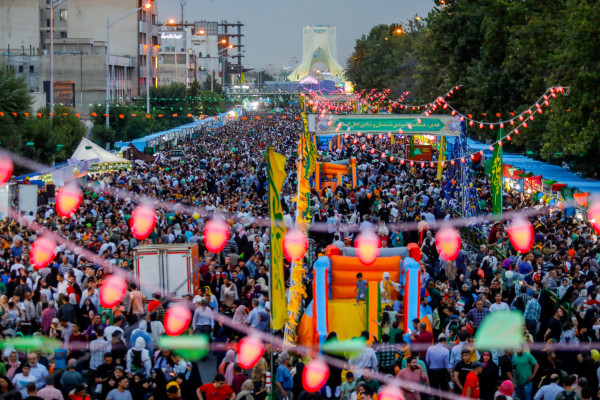 德黑兰450万人共庆宰德节：加迪尔节10公里街头盛典震撼全城