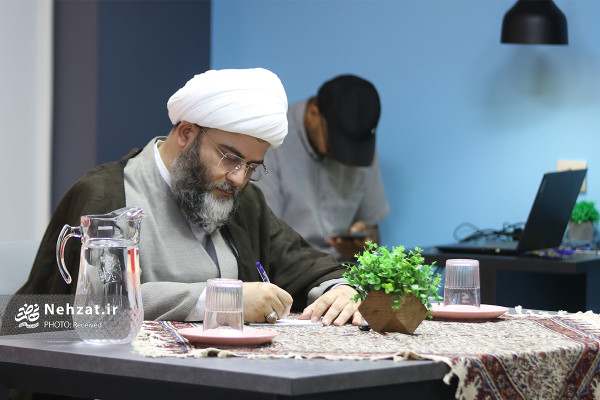 برافراشتن پرچم سرخ خون‌خوای بر گنبد مساجد تجلیِ سیره‌ی نبوی است