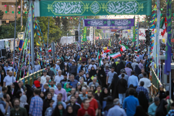 Kilometer-long Ghadir March