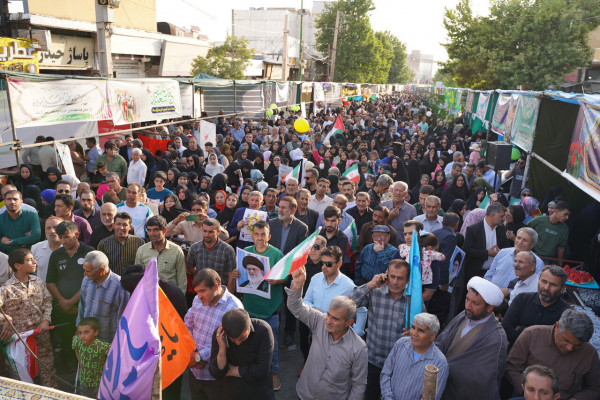 Kilometer-long Ghadir March in the Provinces