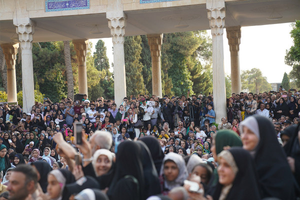 Celebración de Mahfel en el mausoleo de Hafez en Shiraz