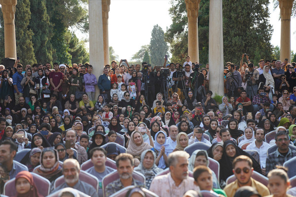 Celebración de Mahfel en el mausoleo de Hafez en Shiraz