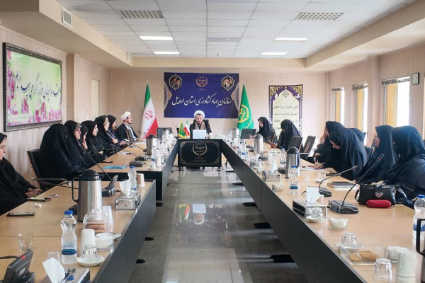 نشست تخصصی «نقش بانوان در احیای شعار باید برخاست» در اردبیل